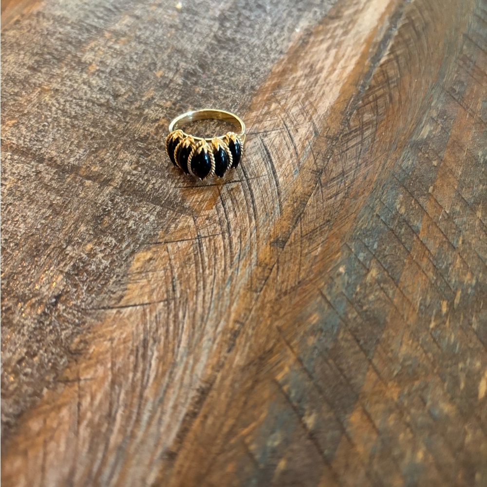 Elegant Gold and Black Women's Ring